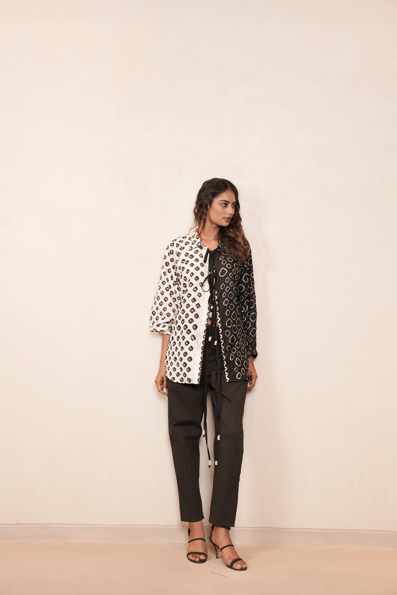 PEBBLES BW TIE SHIRT
